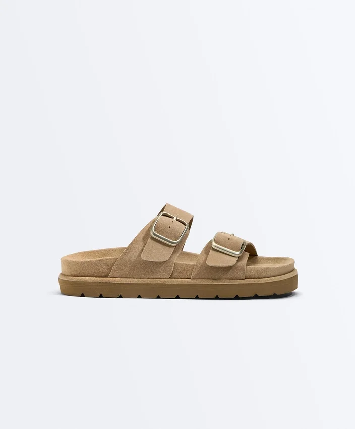 Plateausandalen aus Spaltleder mit Schnallen Plateausandalen aus Spaltleder mit Schnallen