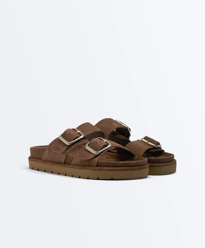 Plateausandalen aus Spaltleder mit Schnallen Plateausandalen aus Spaltleder mit Schnallen