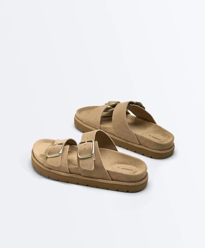Plateausandalen aus Spaltleder mit Schnallen Plateausandalen aus Spaltleder mit Schnallen