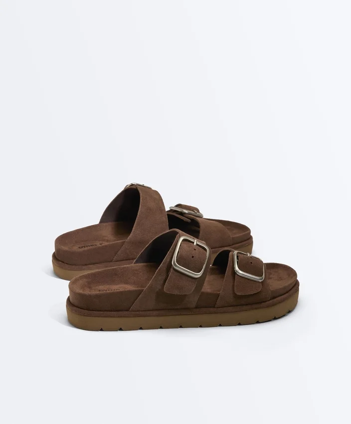 Plateausandalen aus Spaltleder mit Schnallen Plateausandalen aus Spaltleder mit Schnallen