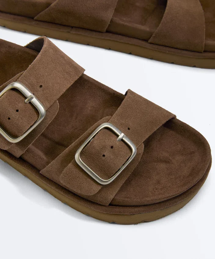 Plateausandalen aus Spaltleder mit Schnallen Plateausandalen aus Spaltleder mit Schnallen