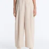 Plissierte, konisch zulaufende Hose aus 100 % Baumwolle Plissierte, konisch zulaufende Hose aus 100 % Baumwolle