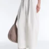 Plissierte, konisch zulaufende Hose aus 100 % Baumwolle Plissierte, konisch zulaufende Hose aus 100 % Baumwolle