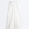 Plissierte, konisch zulaufende Hose aus 100 % Baumwolle Plissierte, konisch zulaufende Hose aus 100 % Baumwolle