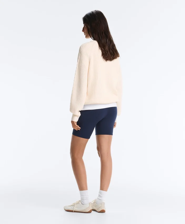Pullover aus 100 % Baumwolle mit Zopfmuster Pullover aus 100 % Baumwolle mit Zopfmuster