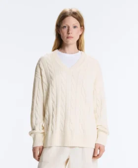 Pullover aus 100 % Baumwolle mit Zopfmuster und V-Ausschnitt