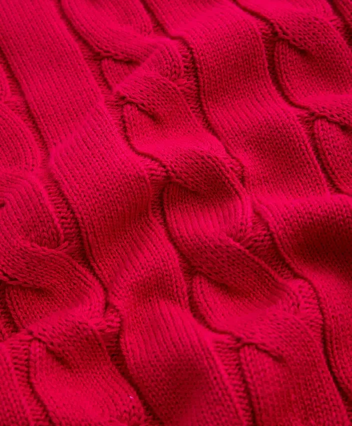 Pullover aus 100 % Baumwolle mit Zopfmuster und V-Ausschnitt Pullover aus 100 % Baumwolle mit Zopfmuster und V-Ausschnitt