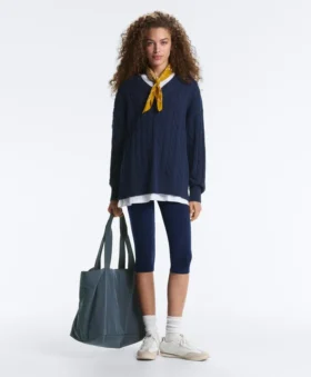 Pullover aus 100 % Baumwolle mit Zopfmuster und V-Ausschnitt Pullover aus 100 % Baumwolle mit Zopfmuster und V-Ausschnitt