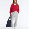 Pullover aus 100 % Baumwolle mit Zopfmuster und V-Ausschnitt Pullover aus 100 % Baumwolle mit Zopfmuster und V-Ausschnitt