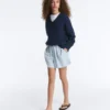 Pullover aus 100 % Baumwolle mit Zopfmuster und V-Ausschnitt Pullover aus 100 % Baumwolle mit Zopfmuster und V-Ausschnitt