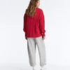 Pullover aus 100 % Baumwolle mit Zopfmuster und V-Ausschnitt Pullover aus 100 % Baumwolle mit Zopfmuster und V-Ausschnitt