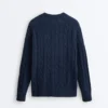 Pullover aus 100 % Baumwolle mit Zopfmuster und V-Ausschnitt Pullover aus 100 % Baumwolle mit Zopfmuster und V-Ausschnitt