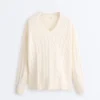Pullover aus 100 % Baumwolle mit Zopfmuster und V-Ausschnitt Pullover aus 100 % Baumwolle mit Zopfmuster und V-Ausschnitt