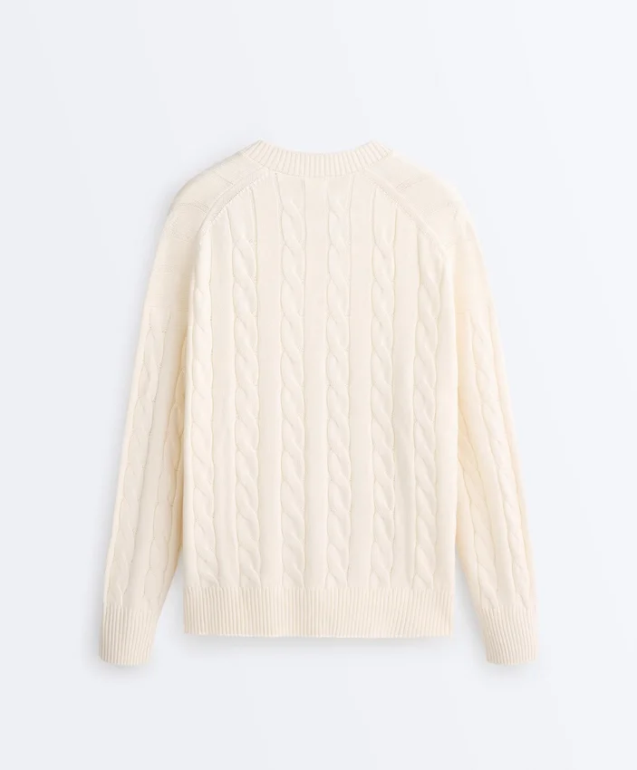 Pullover aus 100 % Baumwolle mit Zopfmuster und V-Ausschnitt Pullover aus 100 % Baumwolle mit Zopfmuster und V-Ausschnitt