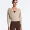 Pullover aus gekreuztem Rippstrick Pullover aus gekreuztem Rippstrick