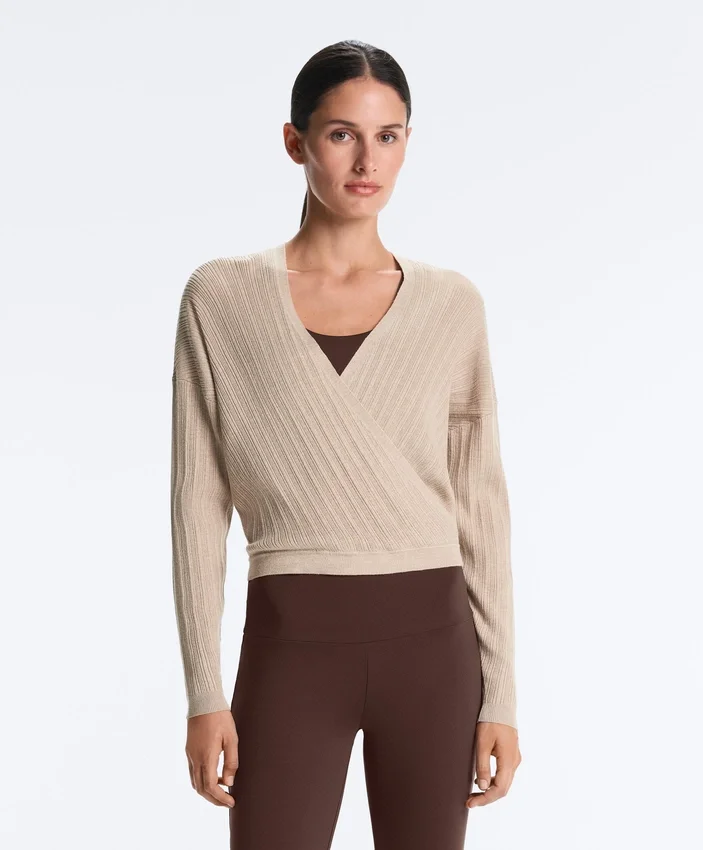 Pullover aus gekreuztem Rippstrick Pullover aus gekreuztem Rippstrick