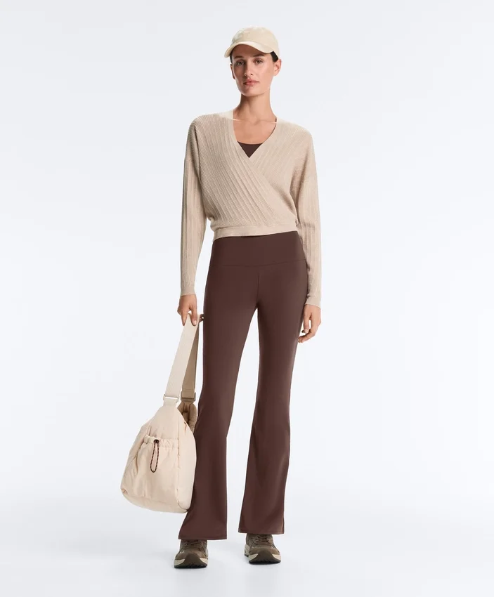 Pullover aus gekreuztem Rippstrick Pullover aus gekreuztem Rippstrick