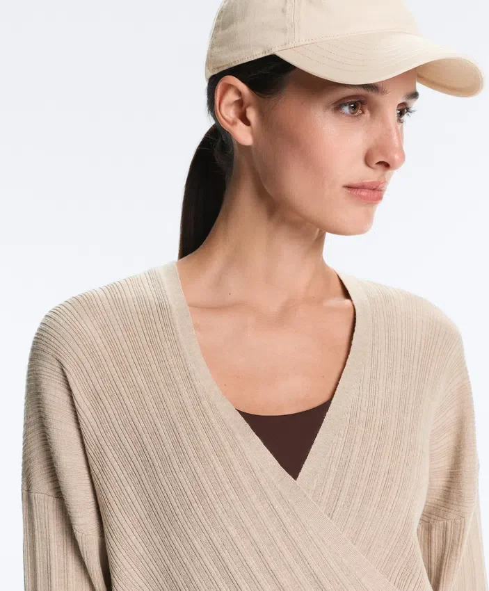 Pullover aus gekreuztem Rippstrick Pullover aus gekreuztem Rippstrick