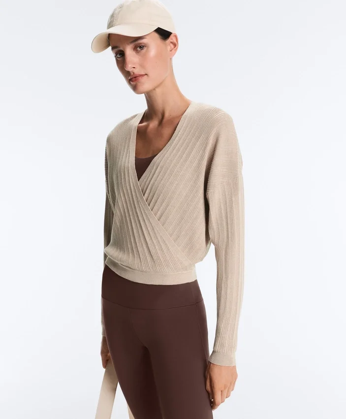 Pullover aus gekreuztem Rippstrick Pullover aus gekreuztem Rippstrick