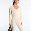 Pullover aus gekreuztem Rippstrick Pullover aus gekreuztem Rippstrick