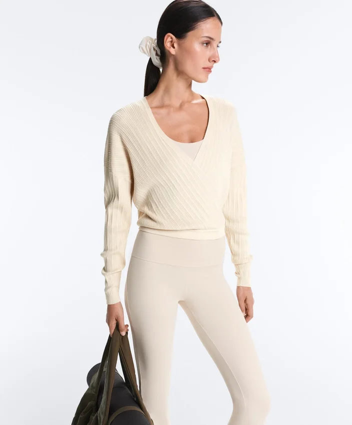 Pullover aus gekreuztem Rippstrick Pullover aus gekreuztem Rippstrick