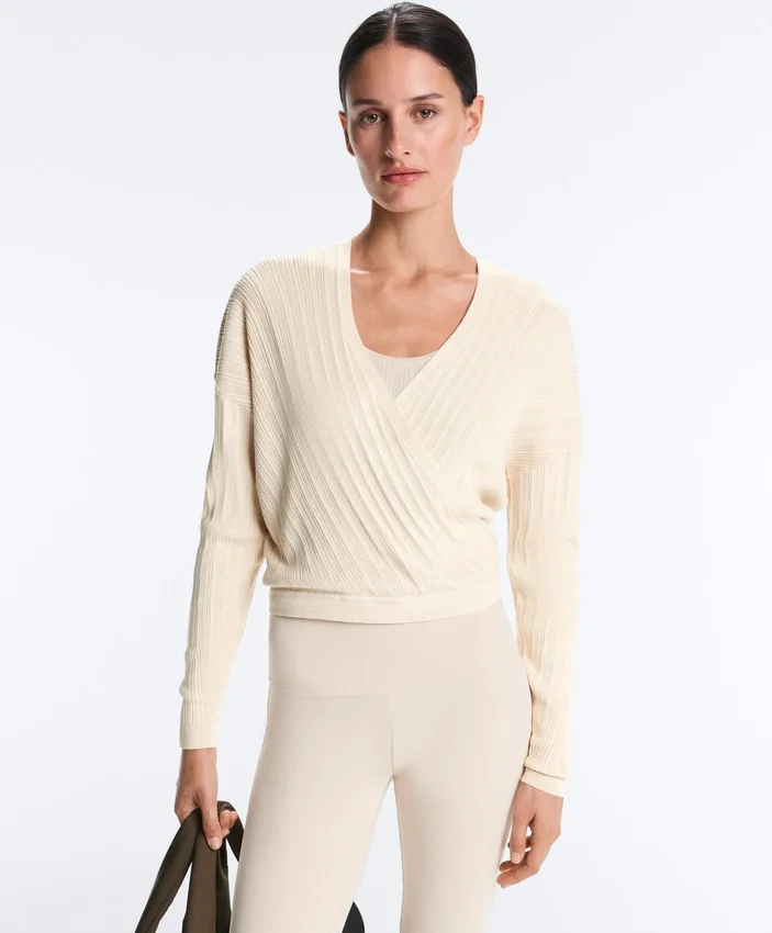 Pullover aus gekreuztem Rippstrick Pullover aus gekreuztem Rippstrick