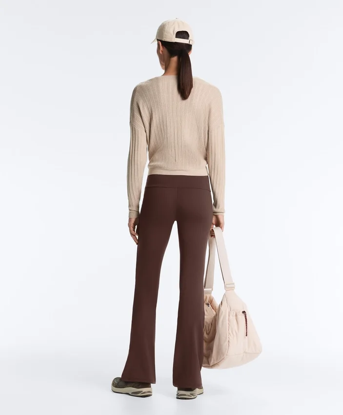 Pullover aus gekreuztem Rippstrick Pullover aus gekreuztem Rippstrick