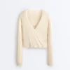 Pullover aus gekreuztem Rippstrick Pullover aus gekreuztem Rippstrick