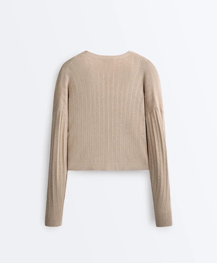 Pullover aus gekreuztem Rippstrick Pullover aus gekreuztem Rippstrick