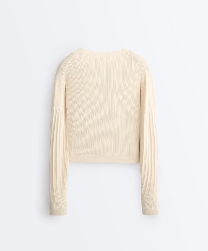 Pullover aus gekreuztem Rippstrick Pullover aus gekreuztem Rippstrick