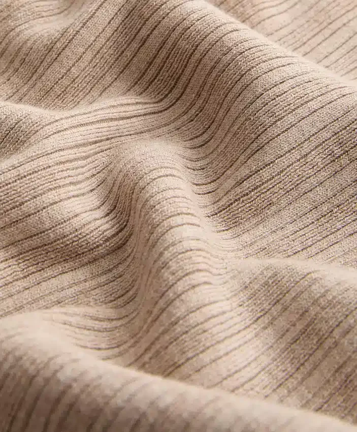 Pullover aus gekreuztem Rippstrick Pullover aus gekreuztem Rippstrick