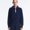Pullover mit halbem Reißverschluss und hohem Kragen Pullover mit halbem Reißverschluss und hohem Kragen