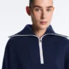 Pullover mit halbem Reißverschluss und hohem Kragen Pullover mit halbem Reißverschluss und hohem Kragen