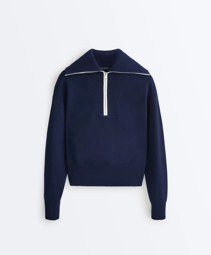 Pullover mit halbem Reißverschluss und hohem Kragen Pullover mit halbem Reißverschluss und hohem Kragen