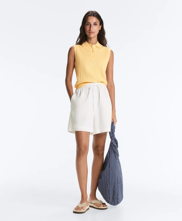 Ärmelloser Pullover aus offenem Strick Ärmelloser Pullover aus offenem Strick