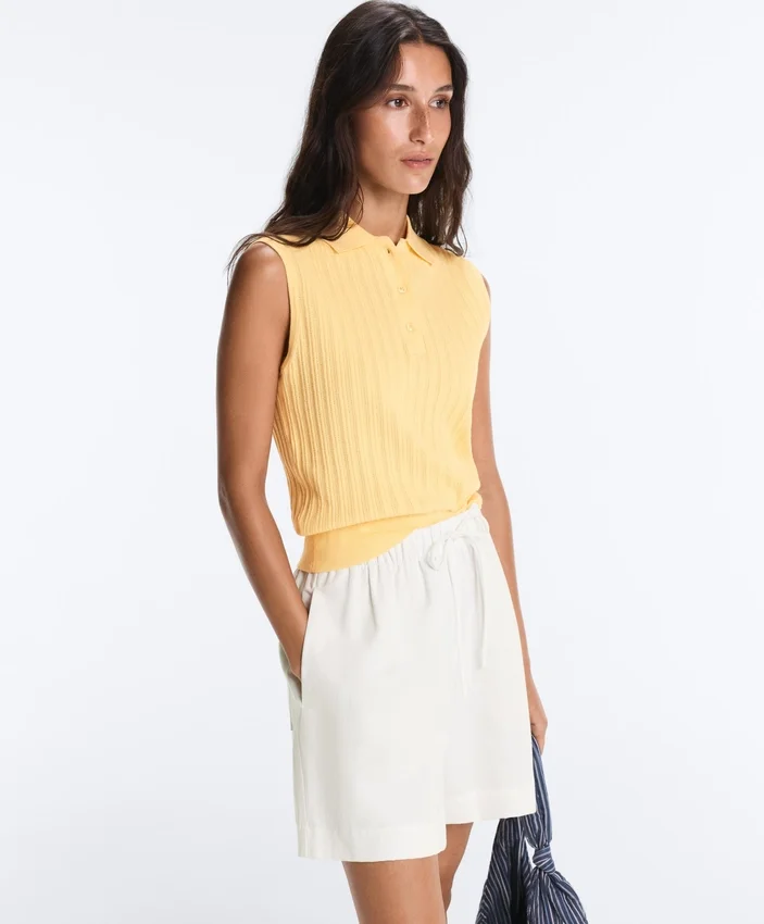 Ärmelloser Pullover aus offenem Strick Ärmelloser Pullover aus offenem Strick