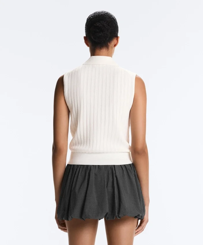 Ärmelloser Pullover aus offenem Strick Ärmelloser Pullover aus offenem Strick