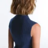 Ärmelloser Pullover aus offenem Strick Ärmelloser Pullover aus offenem Strick