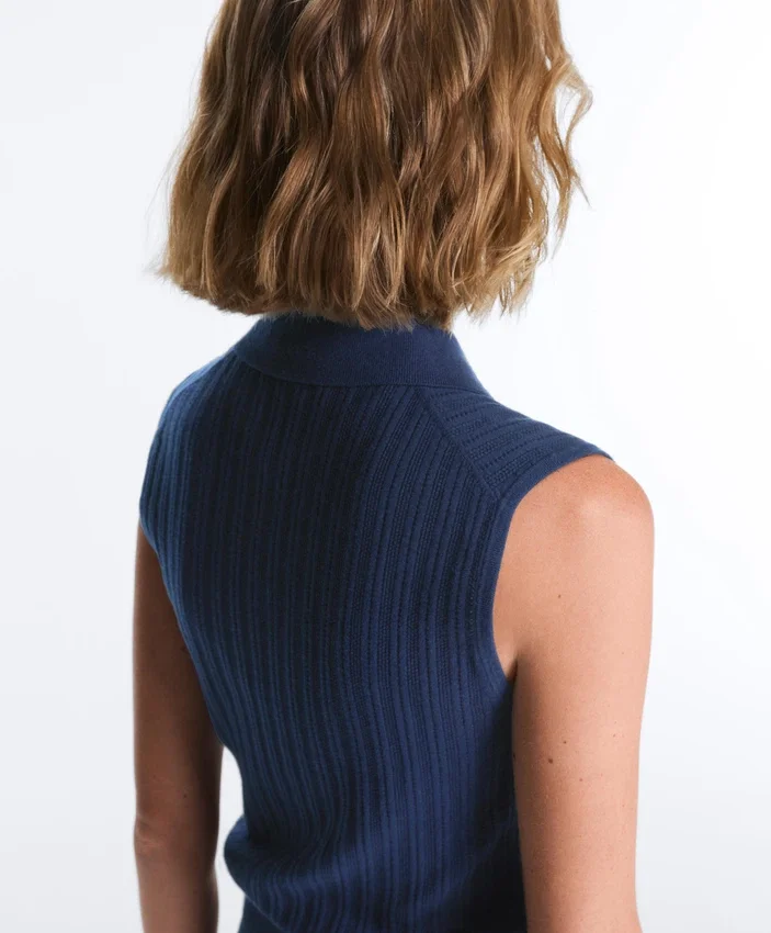 Ärmelloser Pullover aus offenem Strick Ärmelloser Pullover aus offenem Strick