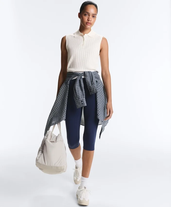 Ärmelloser Pullover aus offenem Strick Ärmelloser Pullover aus offenem Strick
