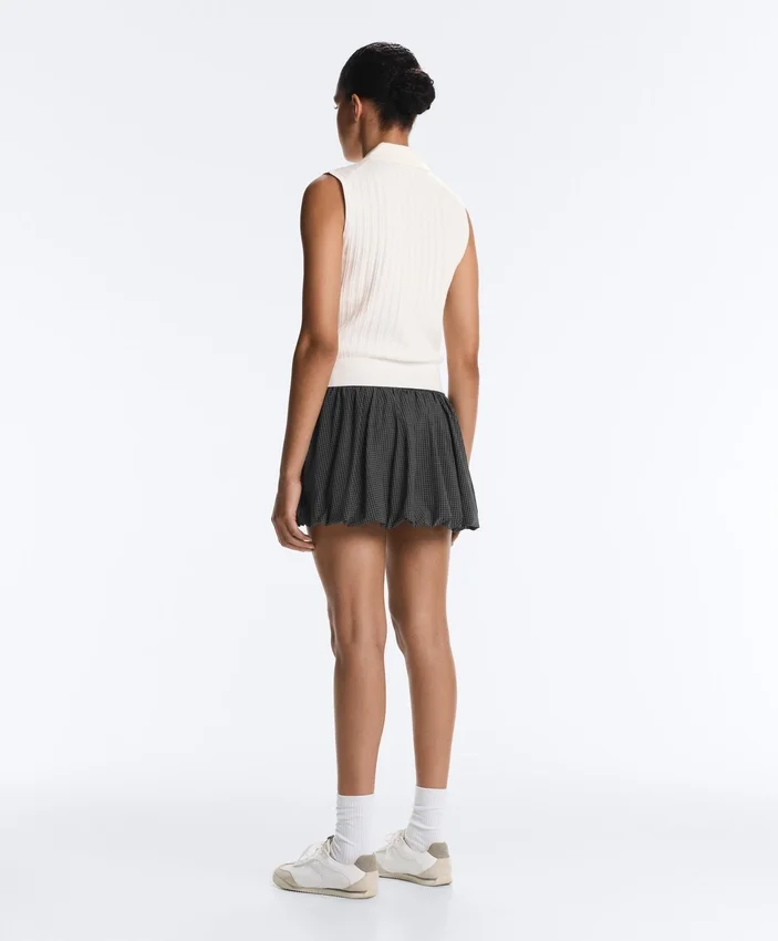 Ärmelloser Pullover aus offenem Strick Ärmelloser Pullover aus offenem Strick