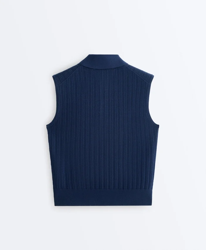 Ärmelloser Pullover aus offenem Strick Ärmelloser Pullover aus offenem Strick