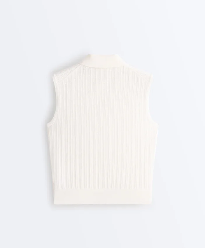 Ärmelloser Pullover aus offenem Strick Ärmelloser Pullover aus offenem Strick