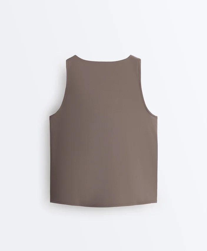 Ärmelloses Comfortlux-T-Shirt mit Überkreuz-Ausschnitt Ärmelloses Comfortlux-T-Shirt mit Überkreuz-Ausschnitt