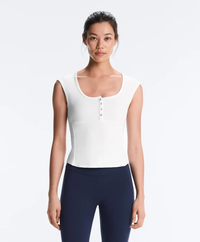 Ärmelloses T-Shirt aus Rippstrick mit Knöpfen aus Baumwolle und Modal Ärmelloses T-Shirt aus Rippstrick mit Knöpfen aus Baumwolle und Modal