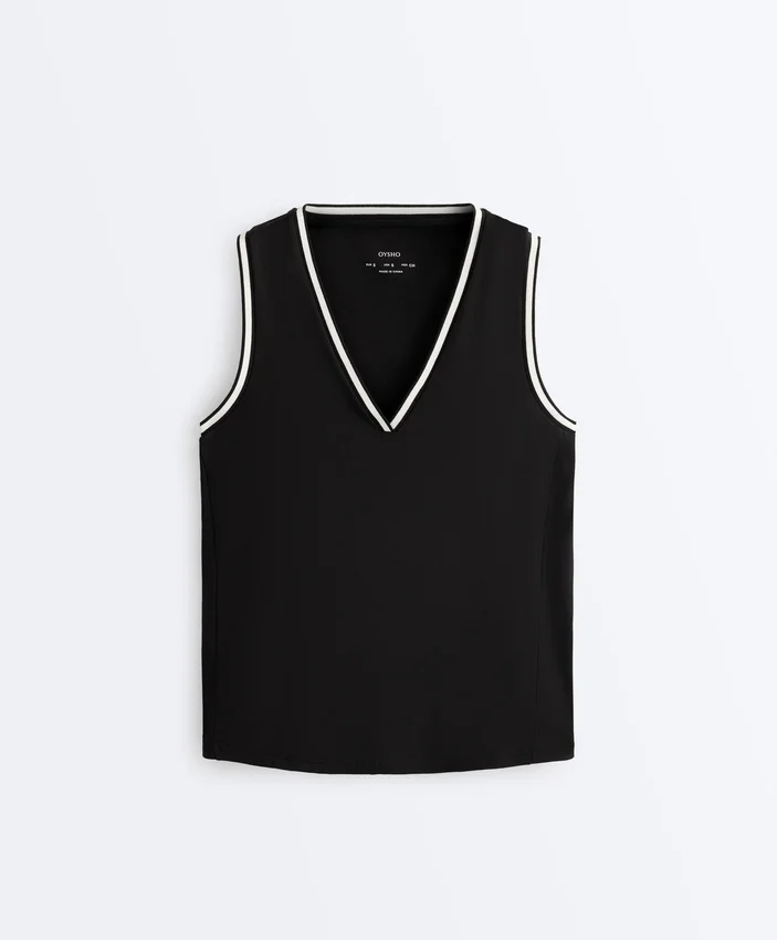 Ärmelloses T-Shirt mit V-Ausschnitt Ärmelloses T-Shirt mit V-Ausschnitt