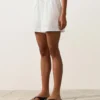 Shorts aus 100 % Leinen mit mittlerer Leibhöhe Shorts aus 100 % Leinen mit mittlerer Leibhöhe