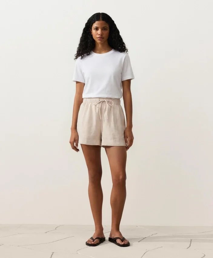 Shorts aus 100 % Leinen mit mittlerer Leibhöhe Shorts aus 100 % Leinen mit mittlerer Leibhöhe