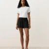 Shorts aus 100 % Leinen mit mittlerer Leibhöhe Shorts aus 100 % Leinen mit mittlerer Leibhöhe