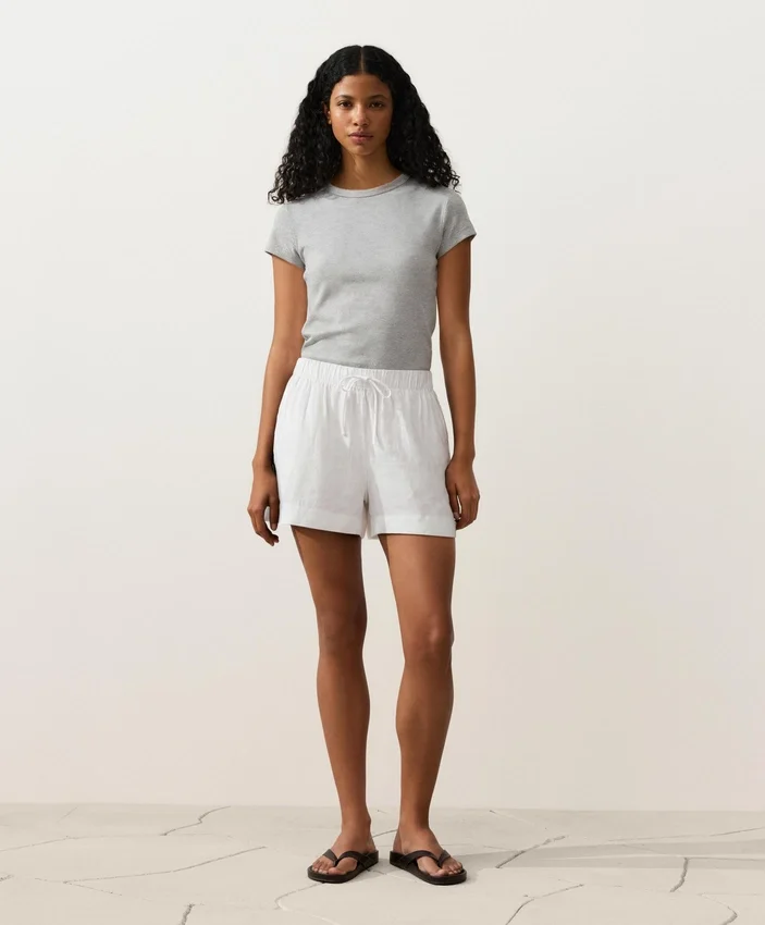 Shorts aus 100 % Leinen mit mittlerer Leibhöhe Shorts aus 100 % Leinen mit mittlerer Leibhöhe